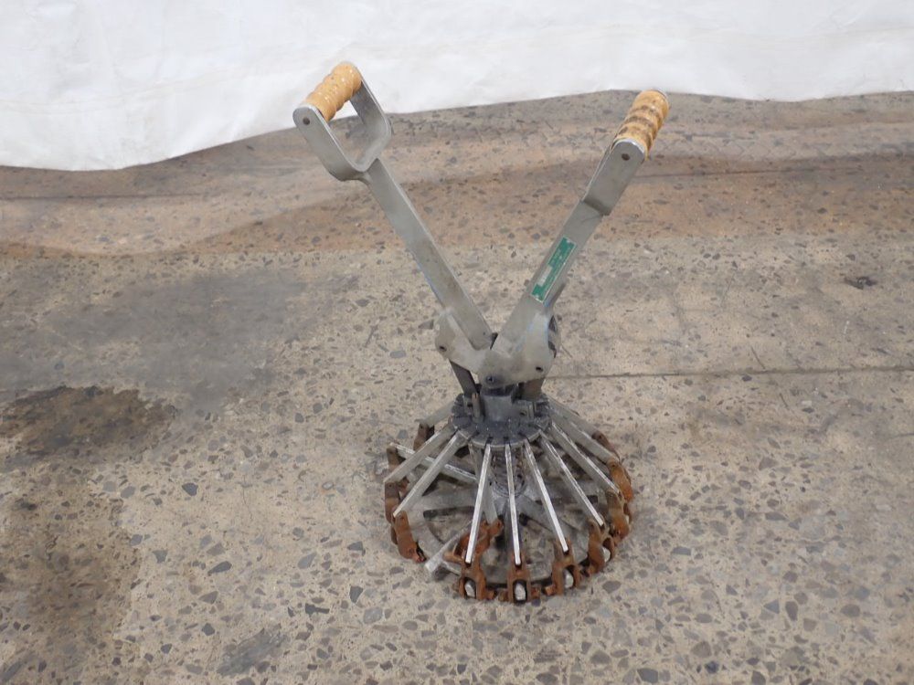 Atlanta Grotnes Clamp