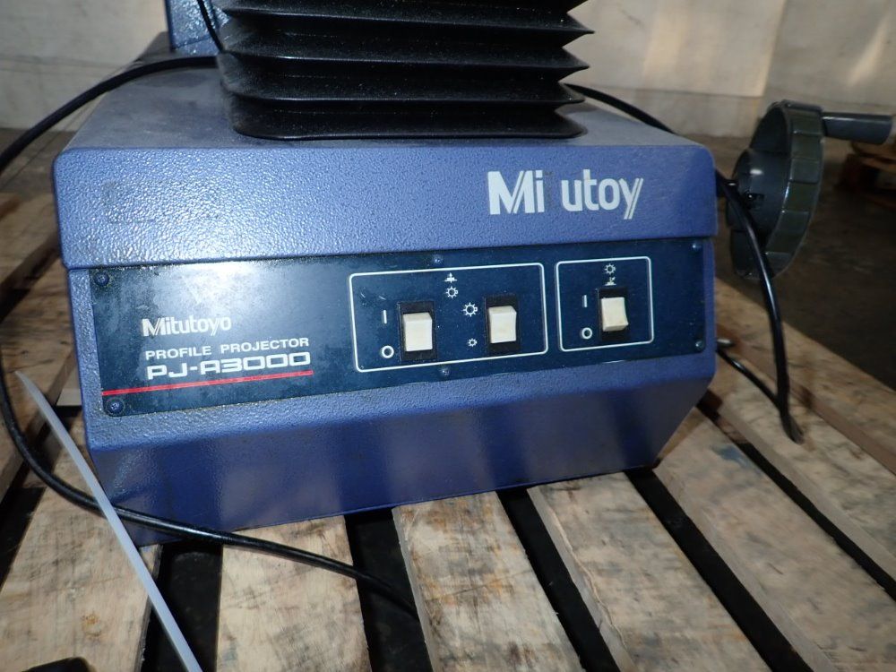 Mitutoyo Optical Comparator