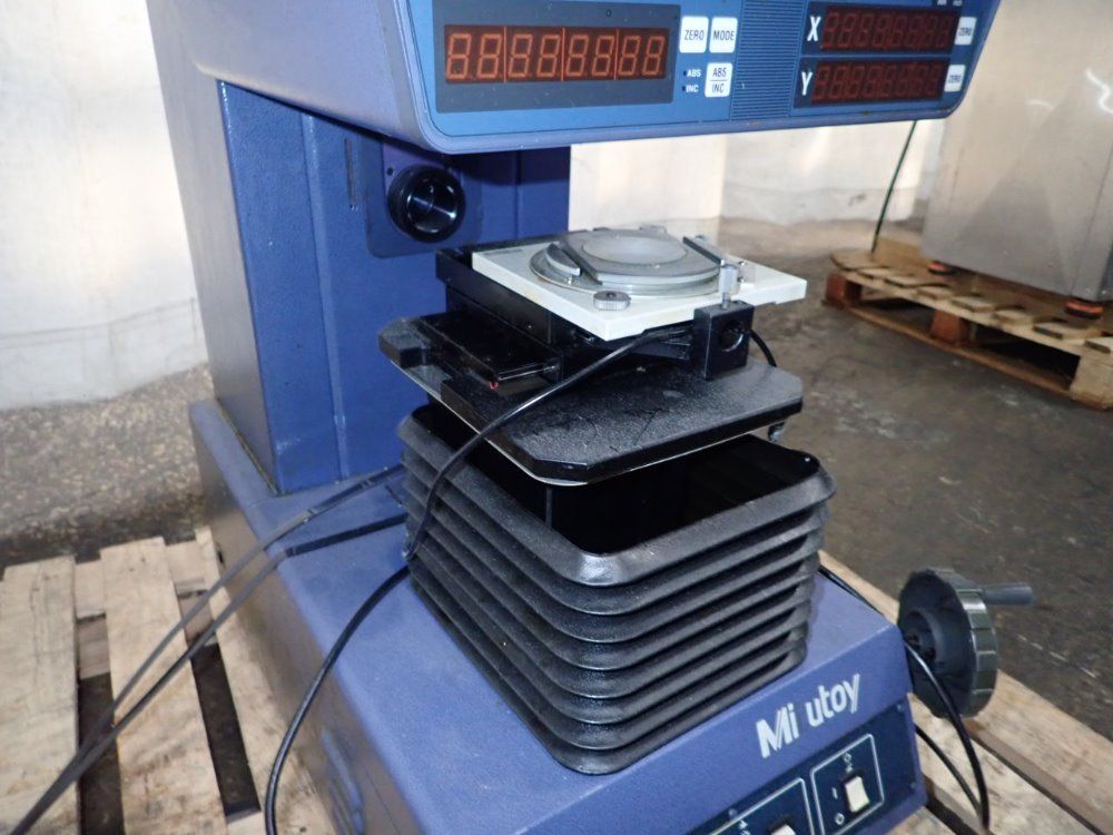 Mitutoyo Optical Comparator