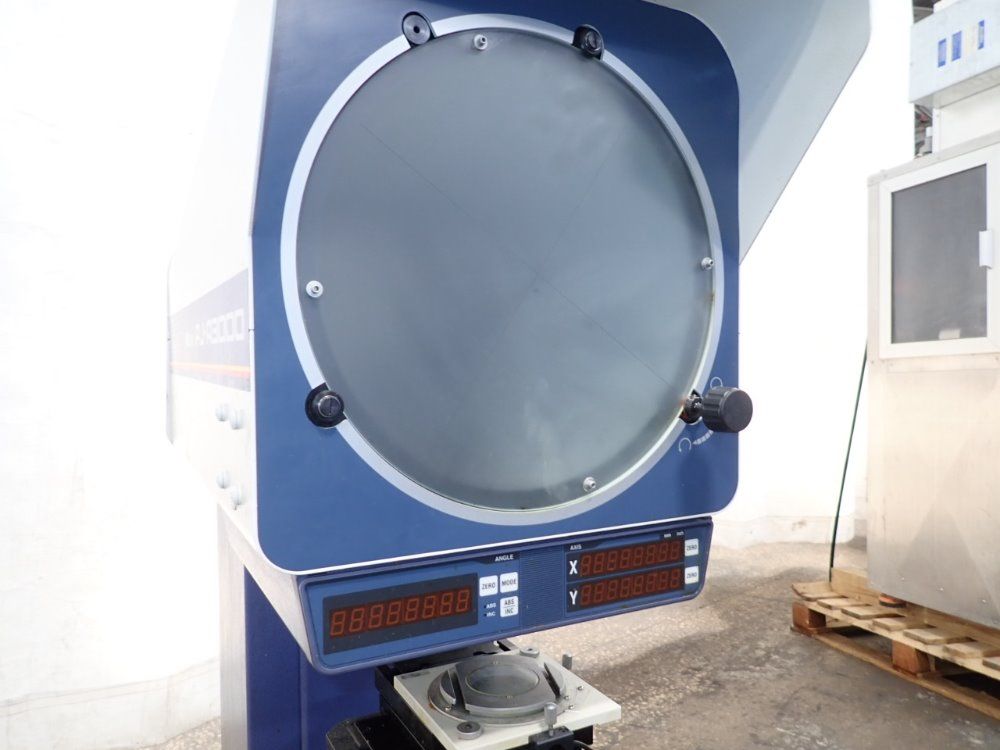 Mitutoyo Optical Comparator