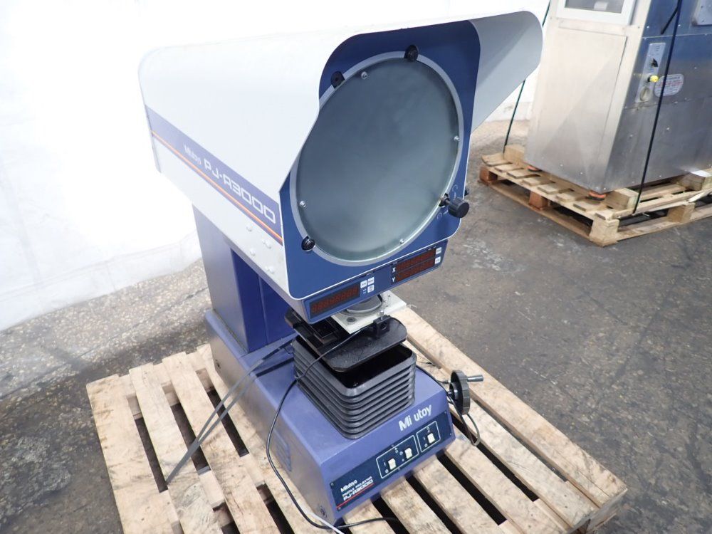 Mitutoyo Optical Comparator