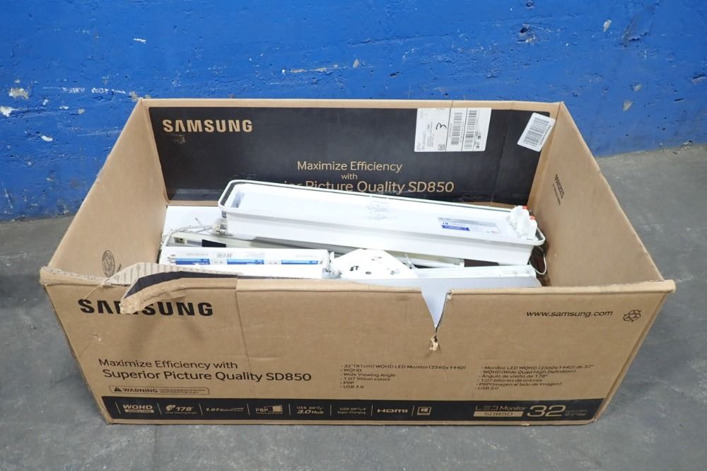 Fluorescent Light Fixtures