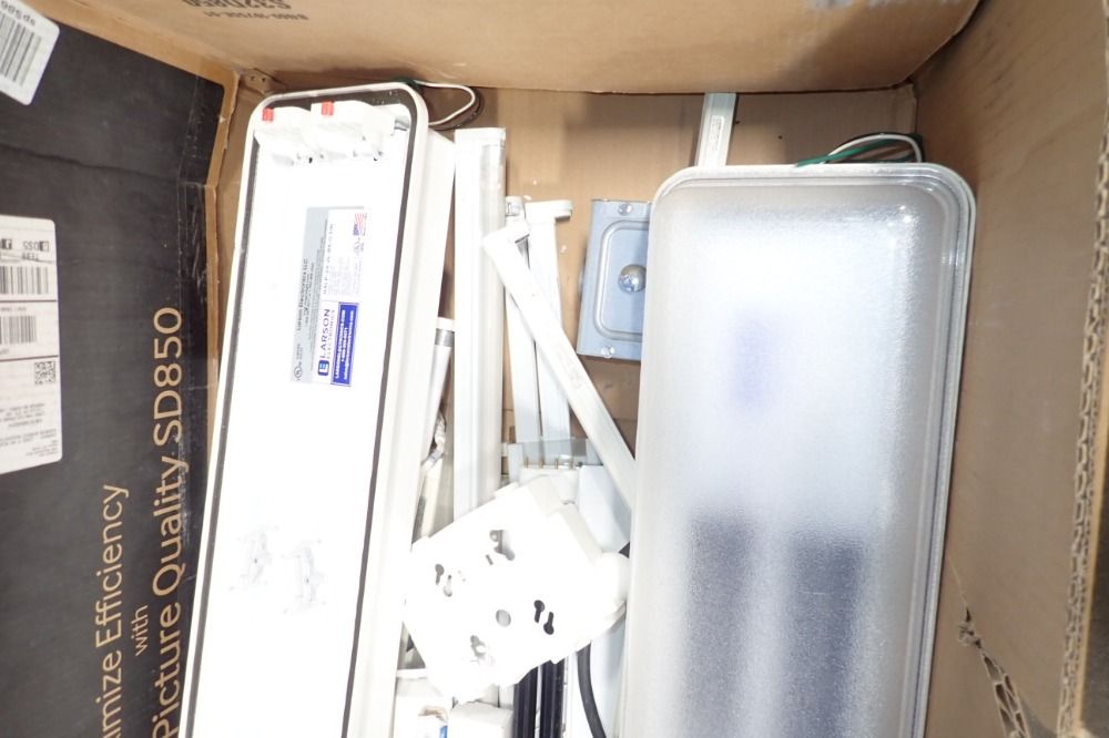 Fluorescent Light Fixtures