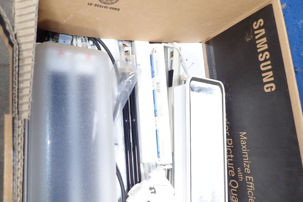 Fluorescent Light Fixtures