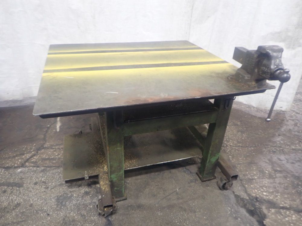 Yost Mfg Workbench W/ 4" Vise