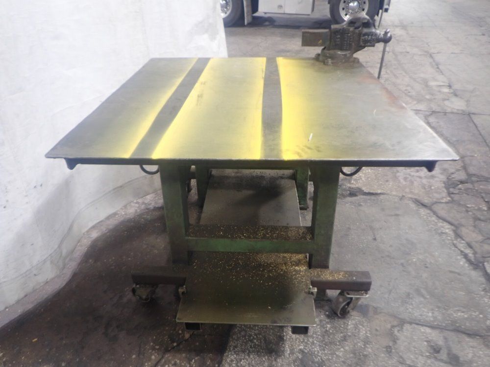 Yost Mfg Workbench W/ 4" Vise