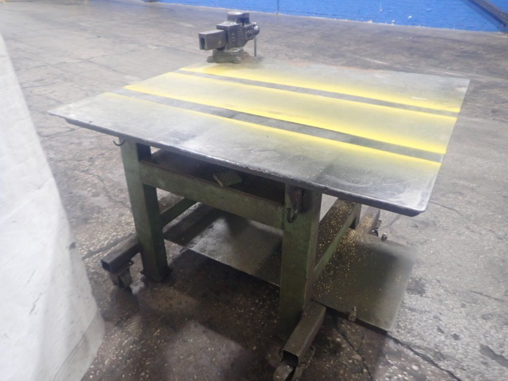 Yost Mfg Workbench W/ 4" Vise