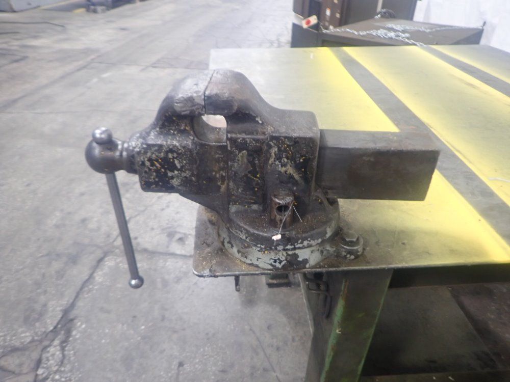 Yost Mfg Workbench W/ 4" Vise