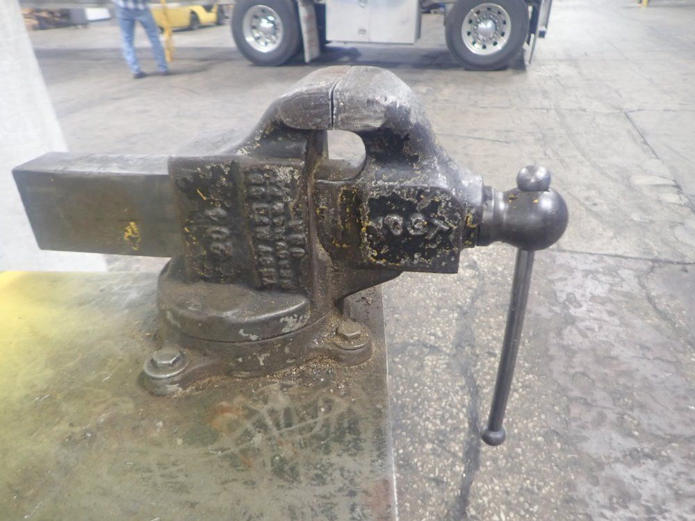 Yost Mfg Workbench W/ 4" Vise