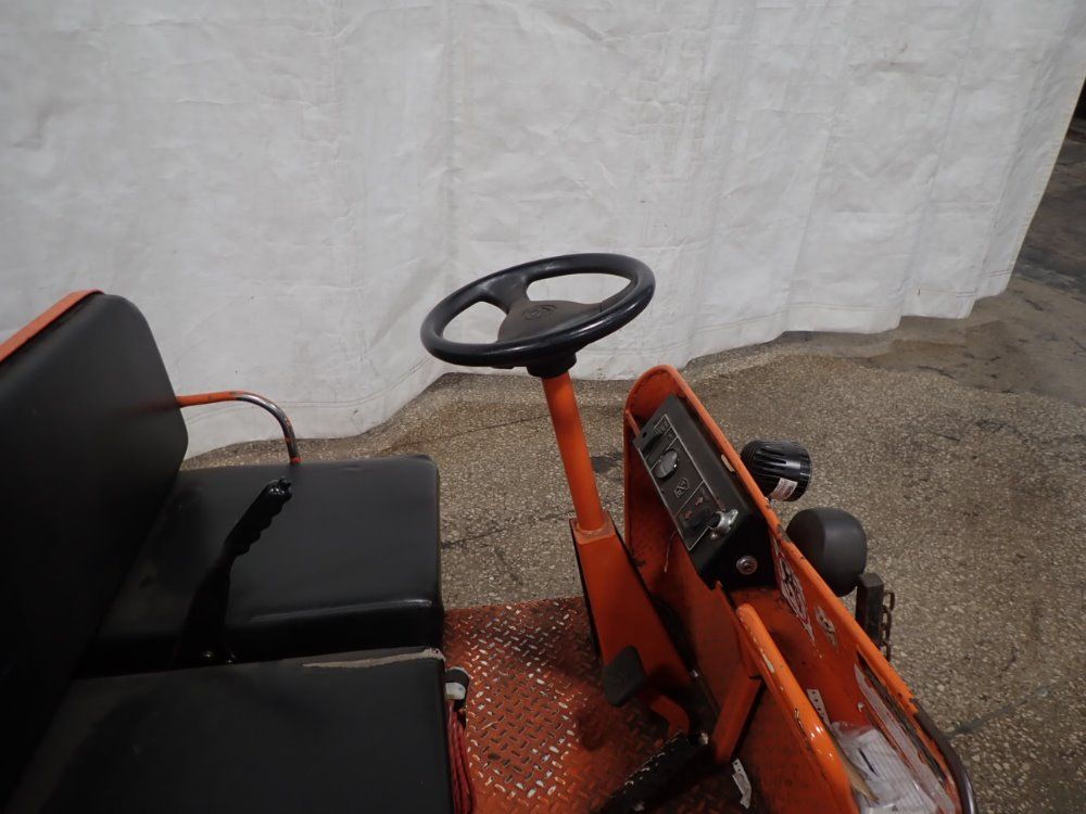 Taylor Dunn Electric Maintence Cart