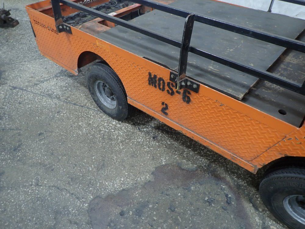 Taylor Dunn Electric Maintence Cart