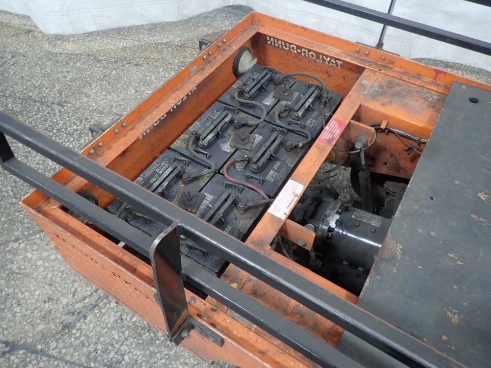 Taylor Dunn Electric Maintence Cart