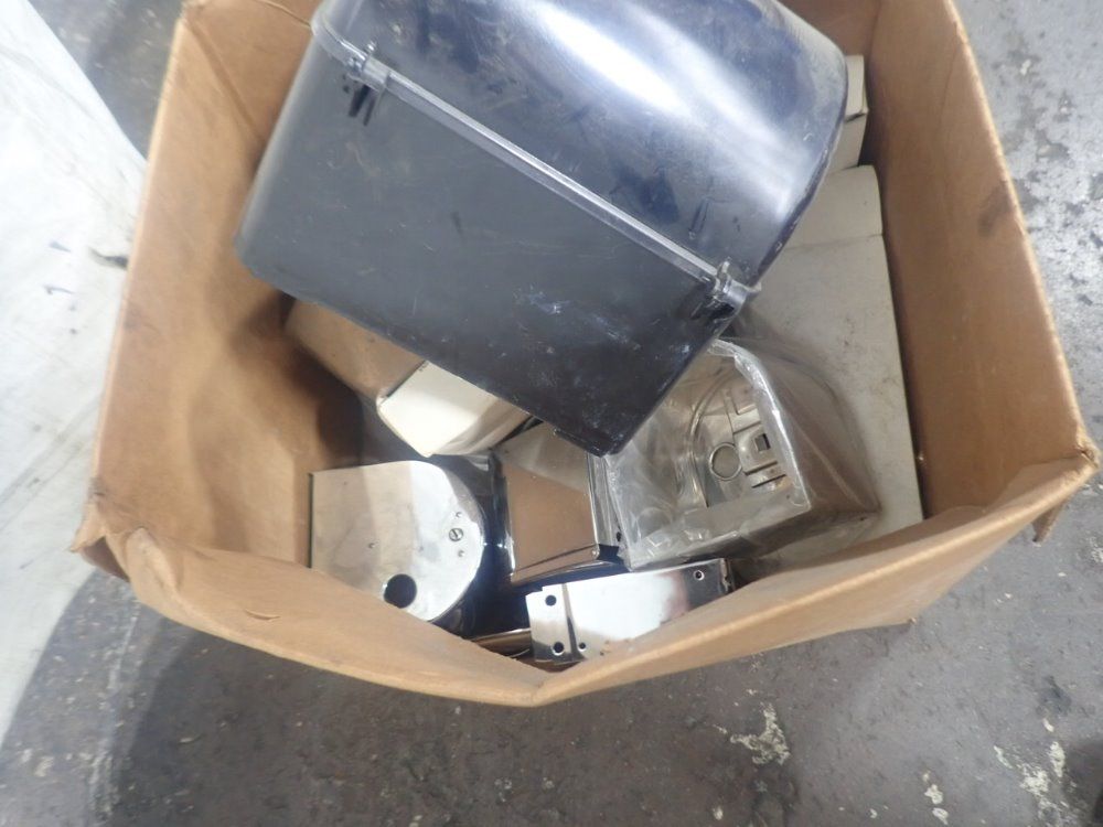 Cintas Paper Towel Dispenser / Toilet Paper Dispensers