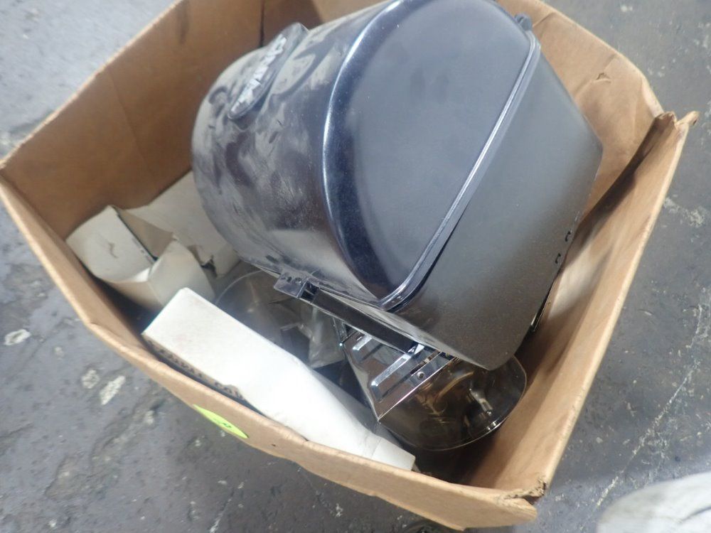 Cintas Paper Towel Dispenser / Toilet Paper Dispensers