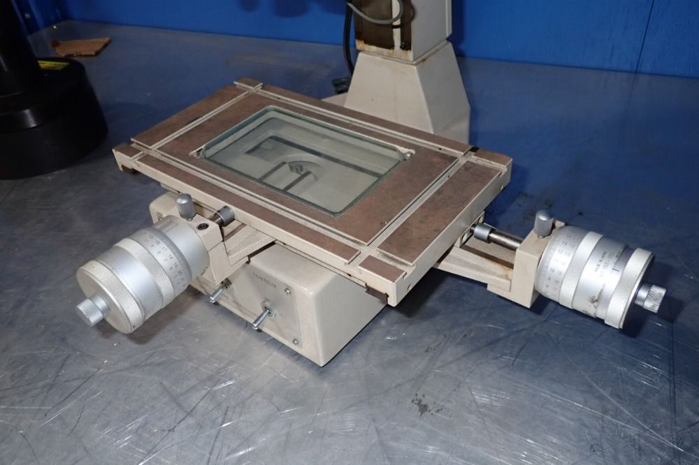 Mitutoyo Toolmakers Microscope - Tm-111
