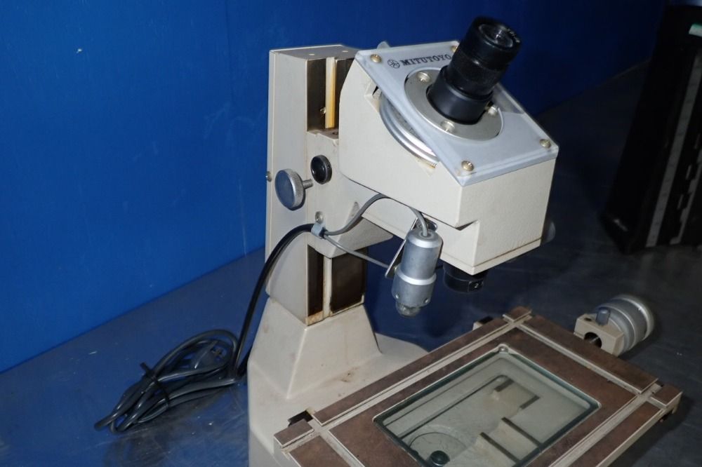 Mitutoyo Toolmakers Microscope - Tm-111
