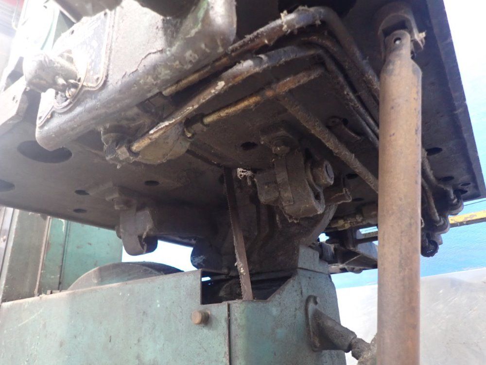 Doall 26" X 24" 30" X 30" Table V26 Vertical Band Saw - V26