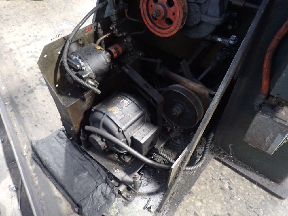 Doall 26" X 24" 30" X 30" Table V26 Vertical Band Saw - V26