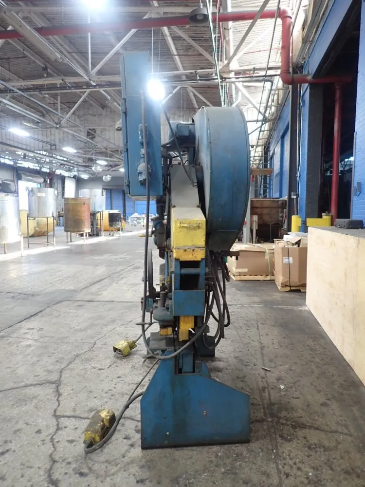 Buffalo 30 Ton 1 1/2 Iron Worker - 1 1/2