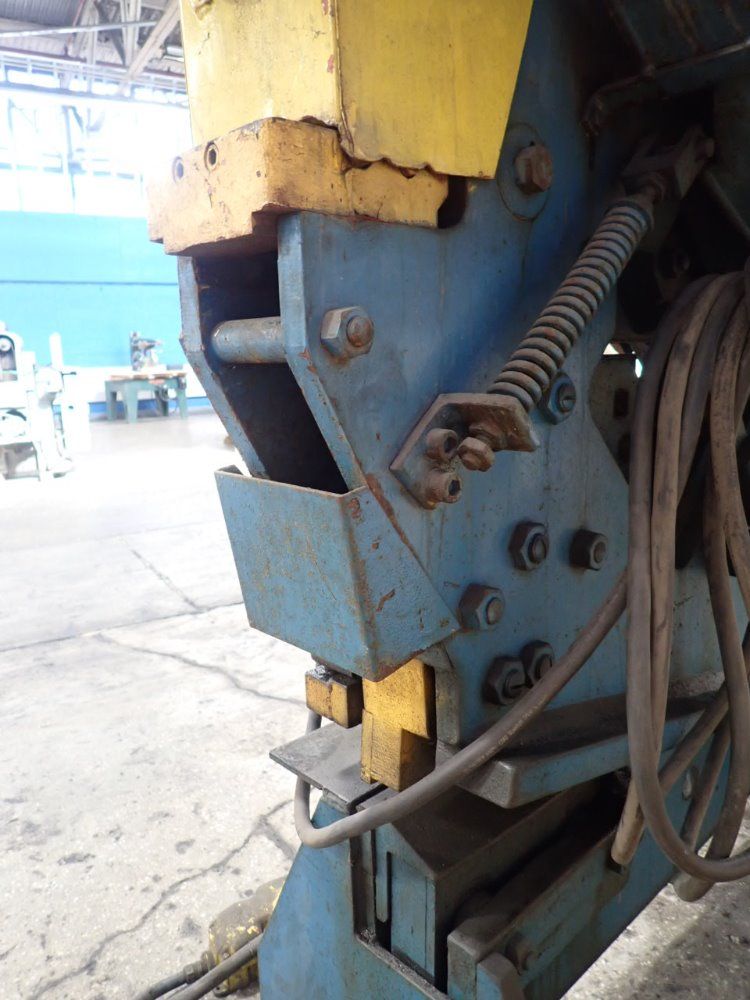 Buffalo 30 Ton 1 1/2 Iron Worker - 1 1/2