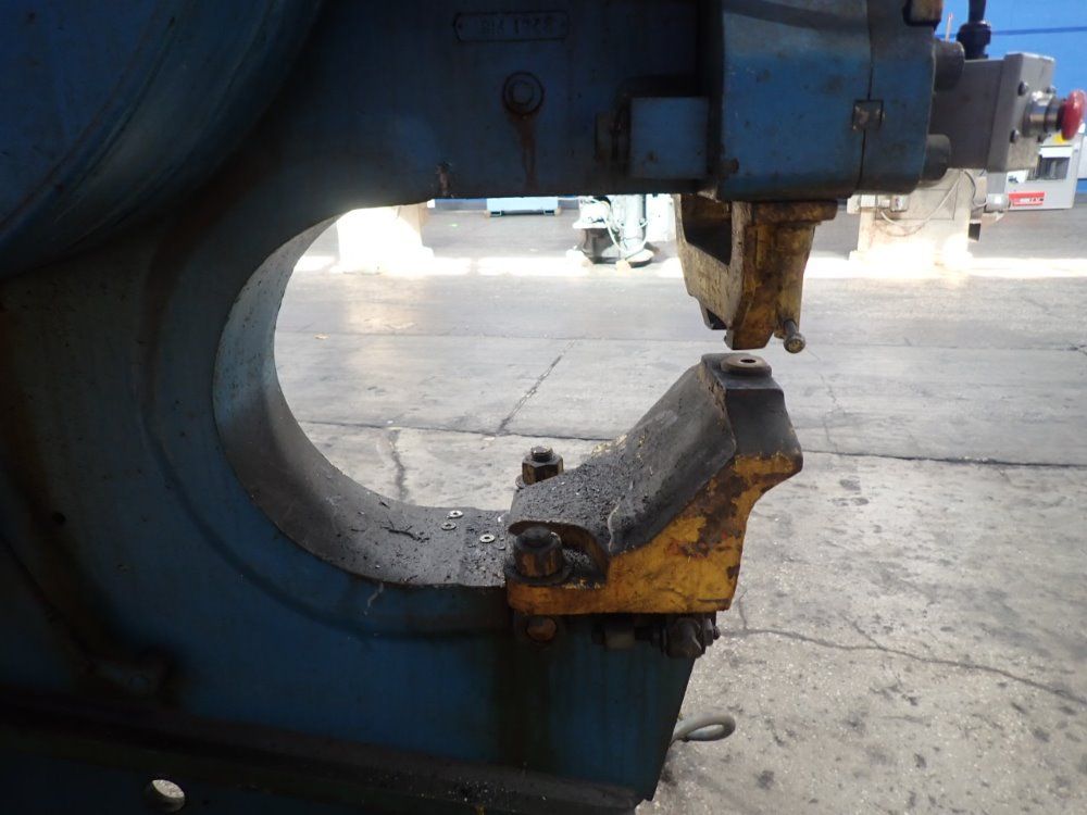 Buffalo 30 Ton 1 1/2 Iron Worker - 1 1/2