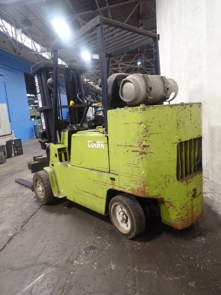 Clark 9000# C500-s100 Propane Forklift - C500-s100