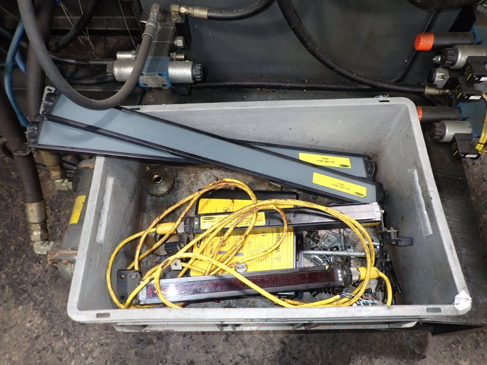 Cincinnati Milacron Vector Ch-70-r Vertical Injection Molder - Vector Ch-70-r