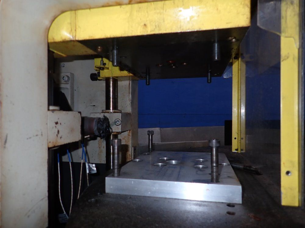 Cincinnati Milacron Vector Ch-70-r Vertical Injection Molder - Vector Ch-70-r