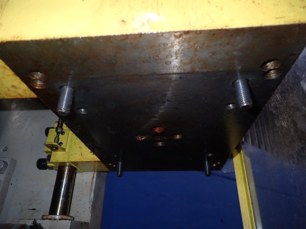 Cincinnati Milacron Vector Ch-70-r Vertical Injection Molder - Vector Ch-70-r