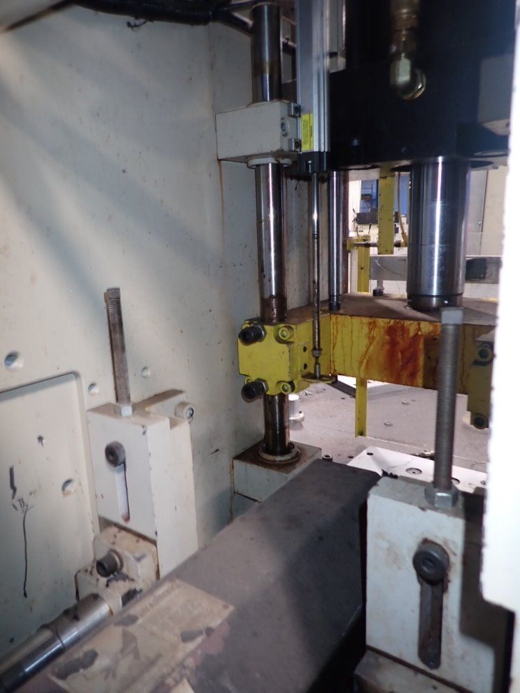 Cincinnati Milacron Vector Ch-70-r Vertical Injection Molder - Vector Ch-70-r