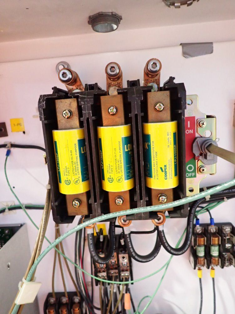 Cincinnati Milacron Vector Ch-70-r Vertical Injection Molder - Vector Ch-70-r