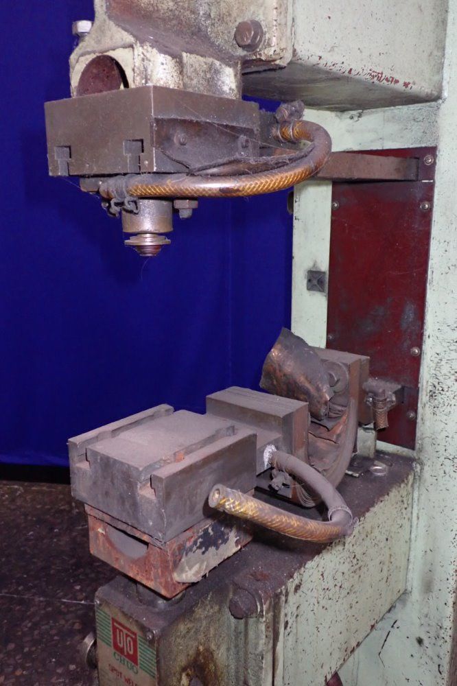 Uto Chuo Spot Welder