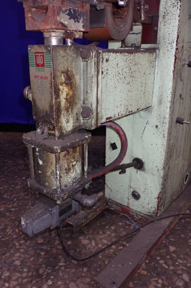 Uto Chuo Spot Welder