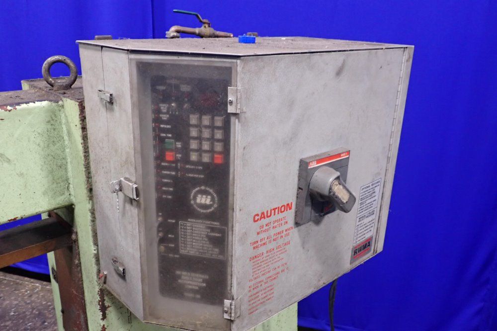 Uto Chuo Spot Welder