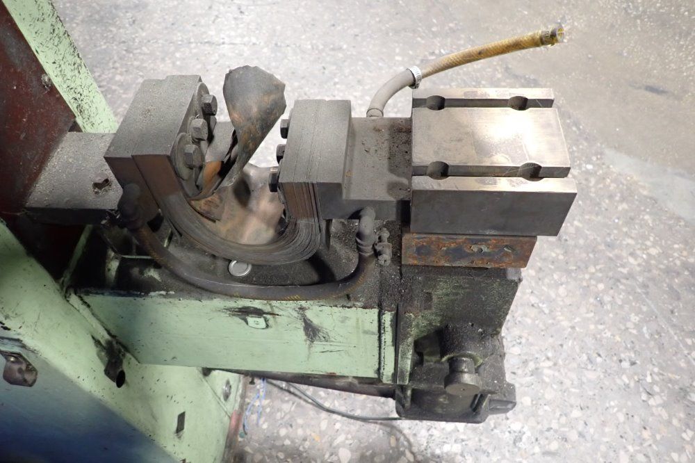 Uto Chuo Spot Welder