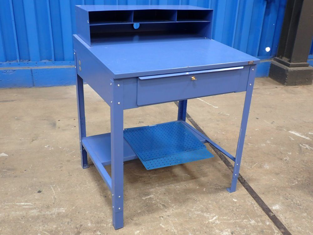 Global Recieving Stand Up Desk