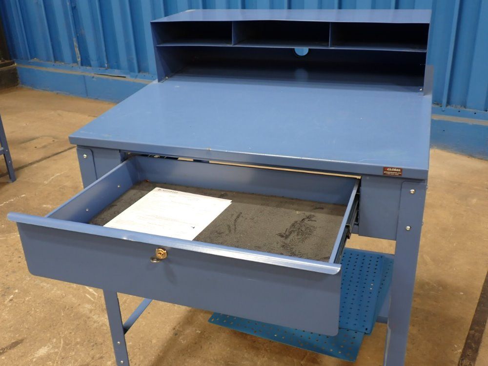 Global Recieving Stand Up Desk