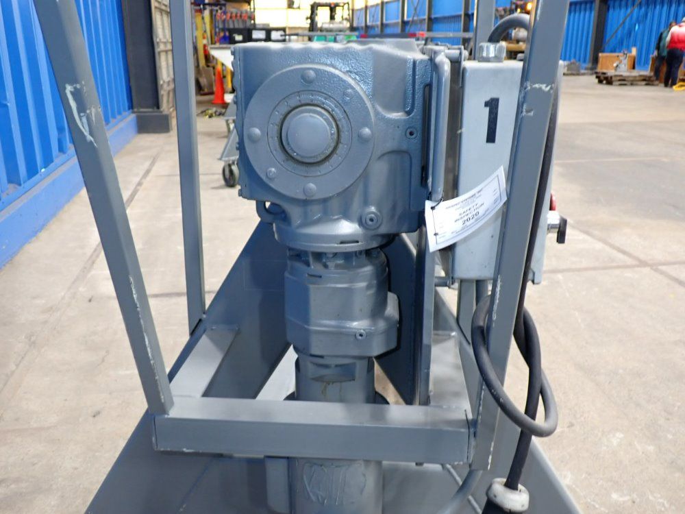 Global Recieving Stand Up Desk