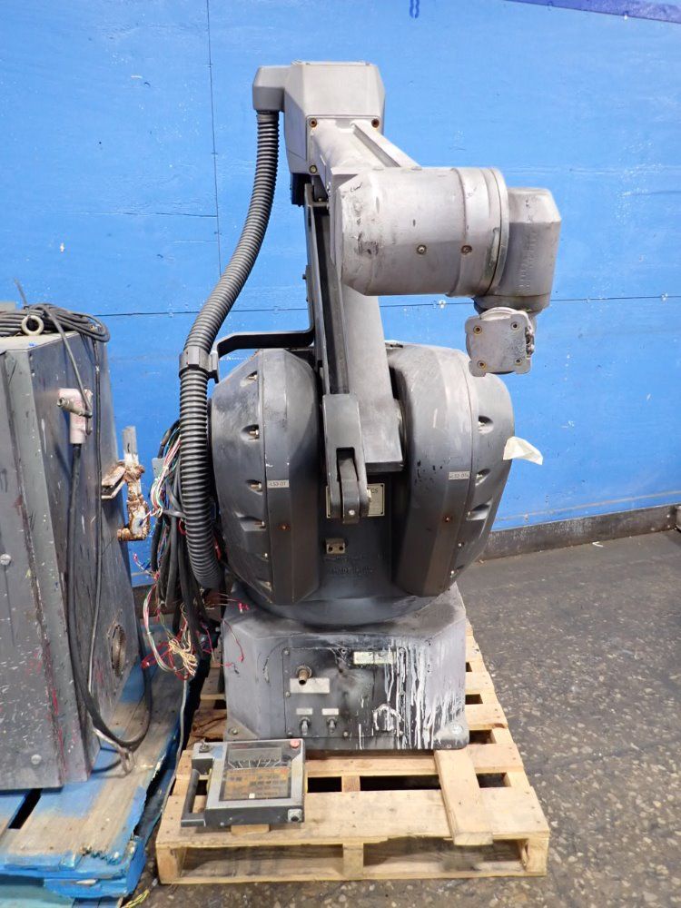 Fanuc P-100 Robot - P-100