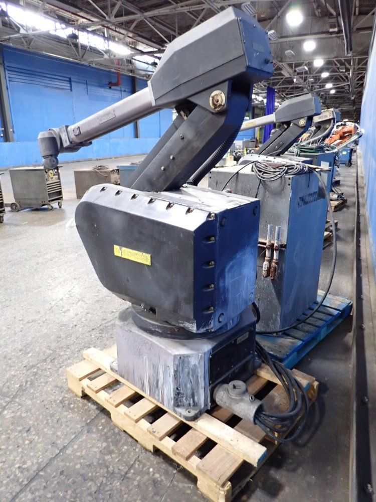 Fanuc P-100 Robot - P-100