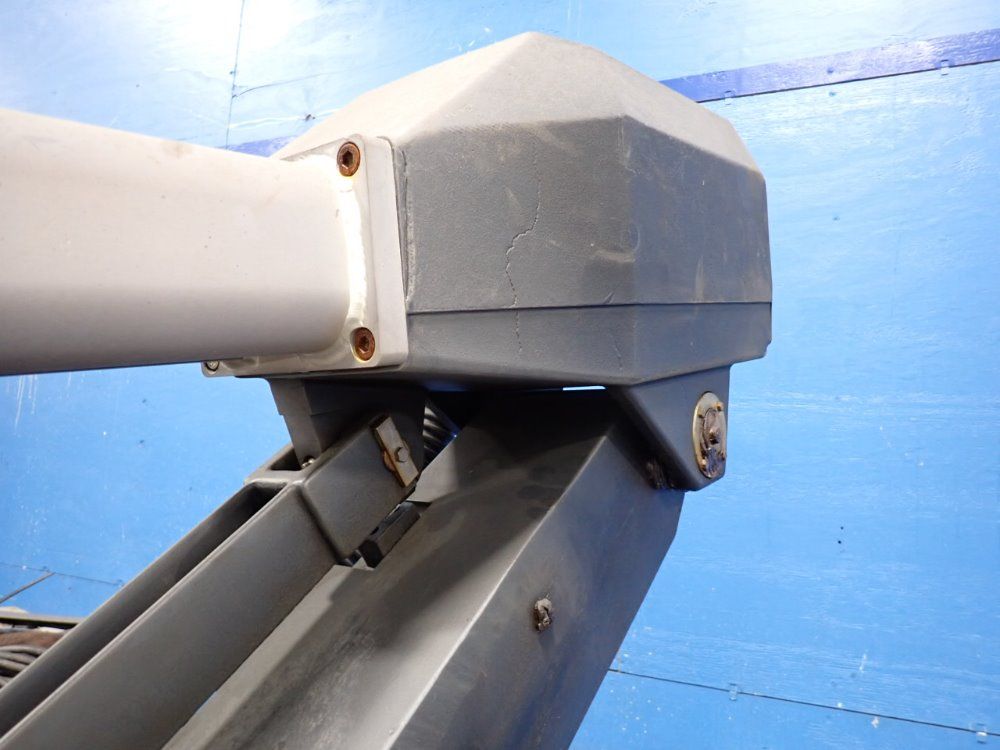 Fanuc P-100 Robot - P-100