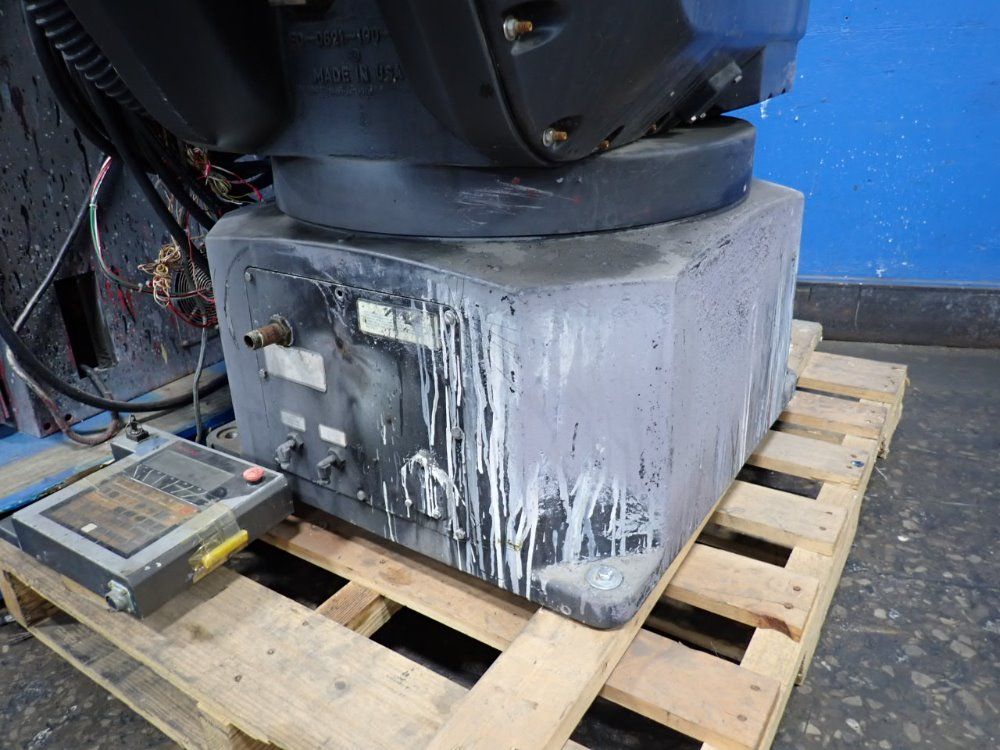 Fanuc P-100 Robot - P-100