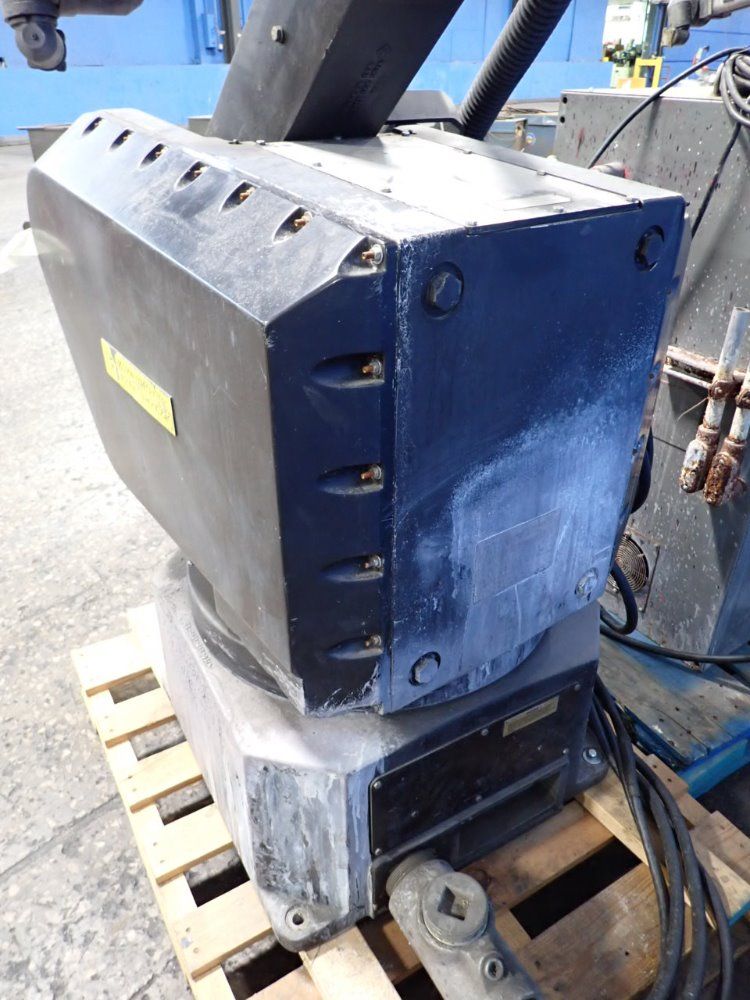Fanuc P-100 Robot - P-100