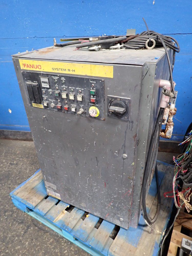 Fanuc P-100 Robot - P-100