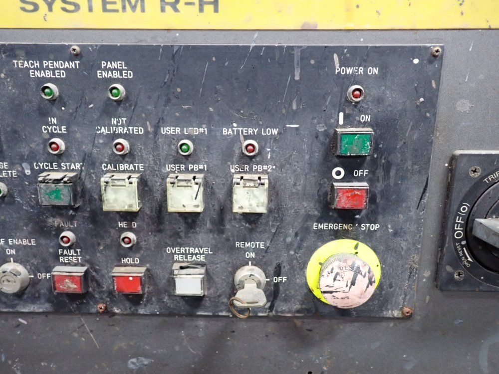 Fanuc P-100 Robot - P-100