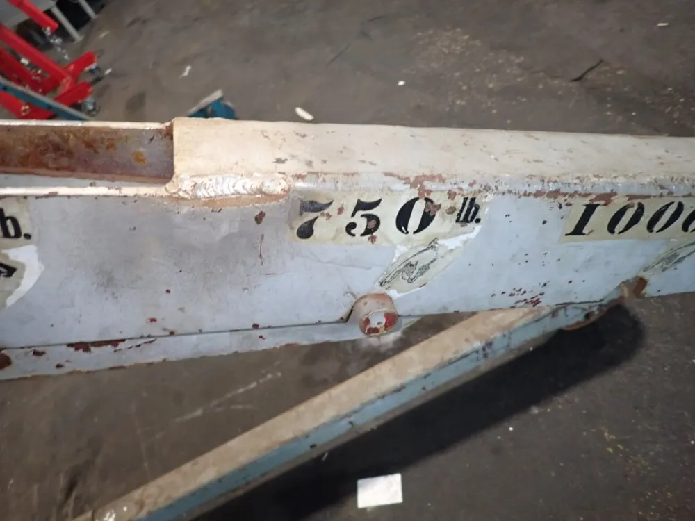 Stratton 1 Ton/2000 Lbs Hydraulic Crane