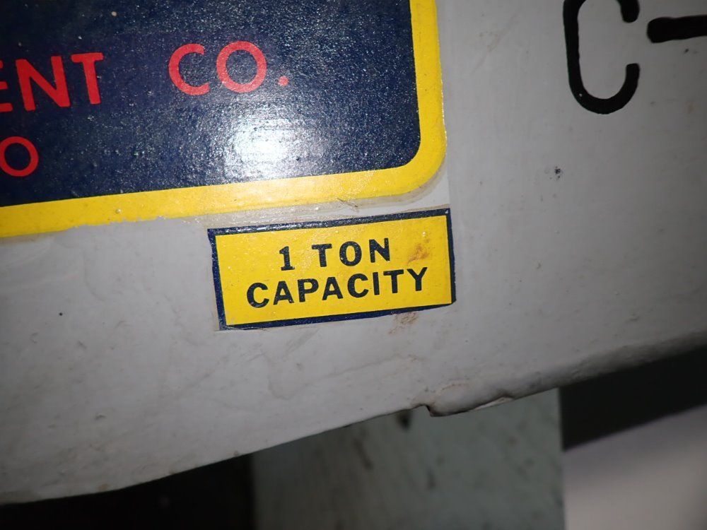 Stratton 1 Ton/2000 Lbs Hydraulic Crane