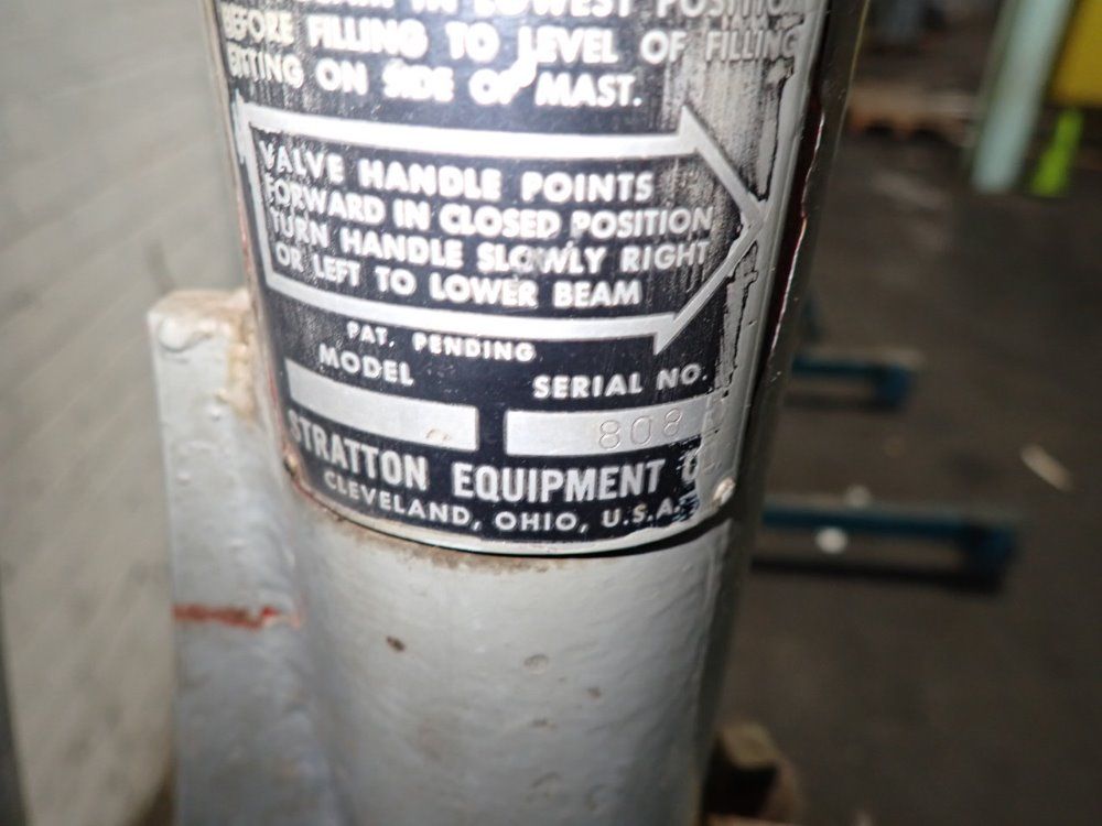 Stratton 1 Ton/2000 Lbs Hydraulic Crane