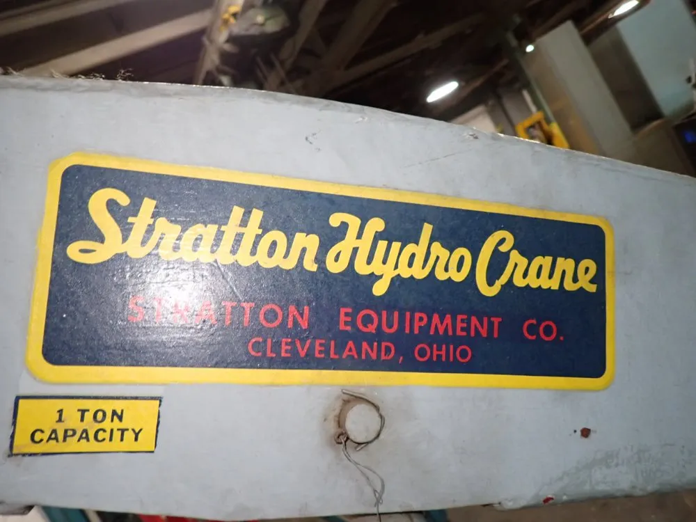 Stratton 1 Ton/2000 Lbs Hydraulic Crane