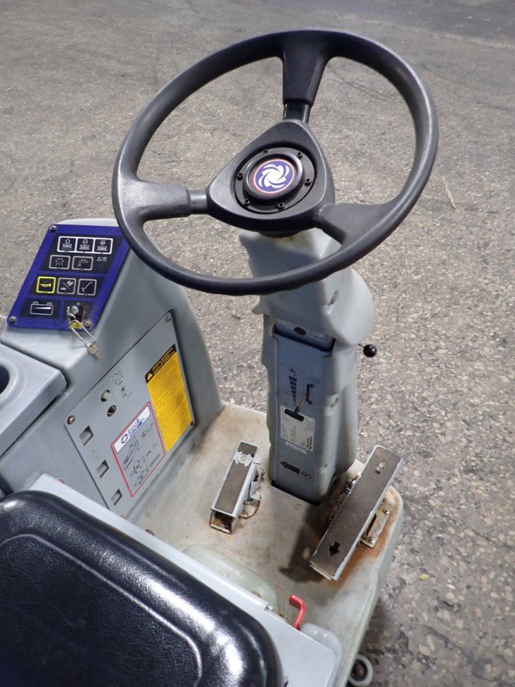 Nilfisk Aprox 36" Advenger 2600d Floor Scrubber - Advenger 2600d